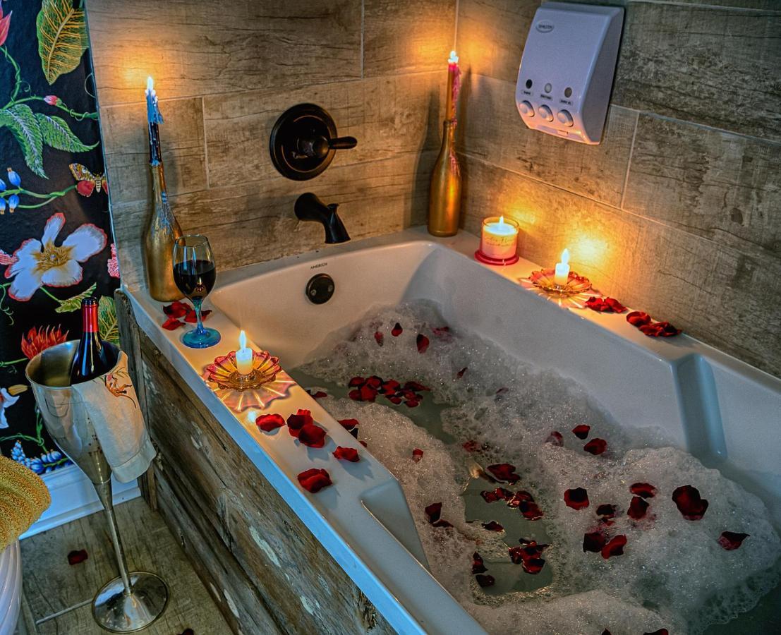 Chateau Royale, Pet Friendly, On Bayou, Downtown! New Iberia Dış mekan fotoğraf